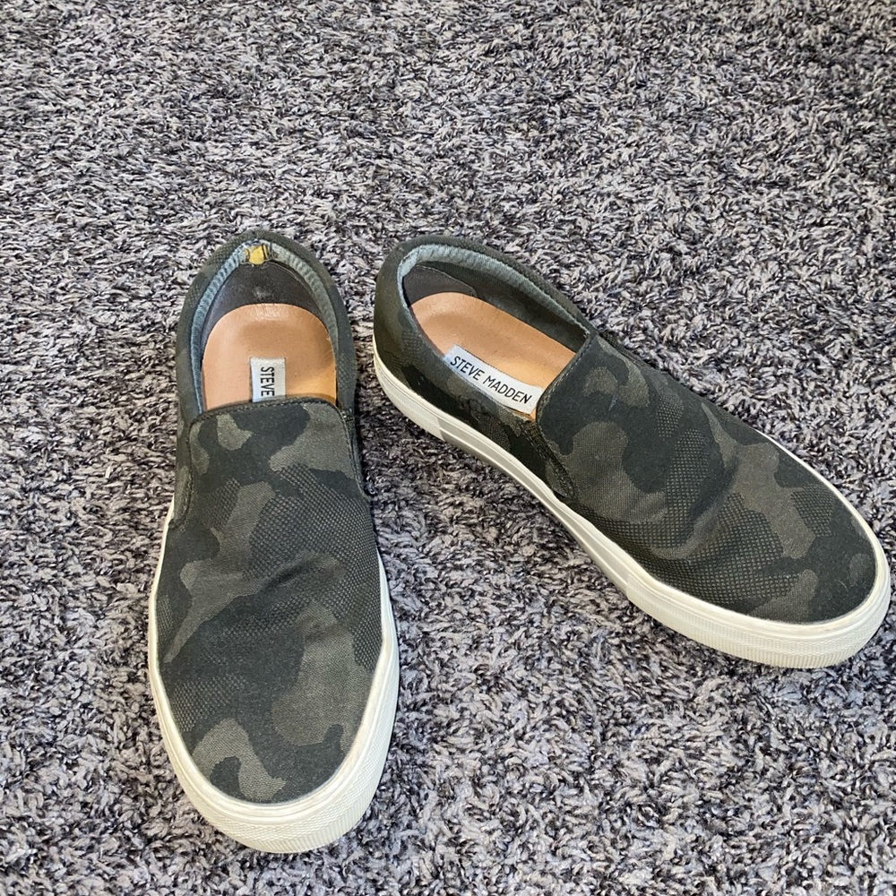 Steve Madden Women Camo Slip on Sneakers